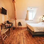 Le Saltimbanque - Du Moulin Couette-café 4*