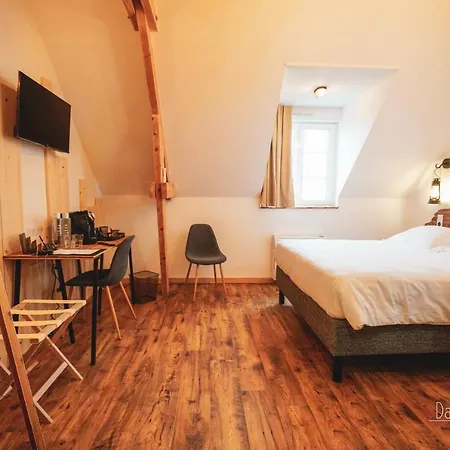 Le Saltimbanque - Du Moulin Couette-café 4*