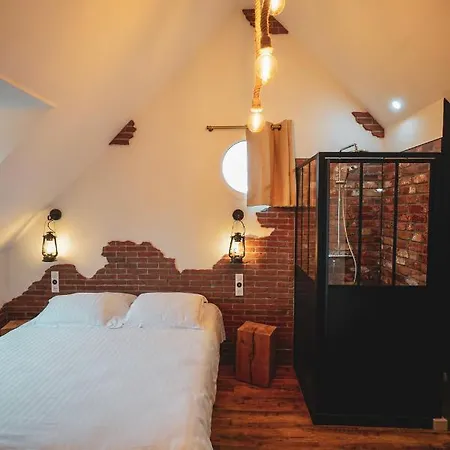 Le Saltimbanque - Du Moulin Couette-café 4*