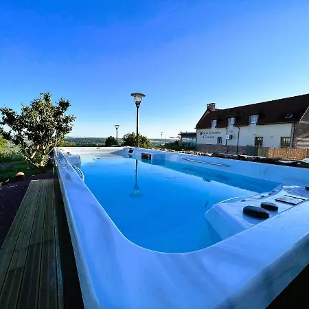 Le Saltimbanque - Du Moulin - Garden Swim Couette-café *