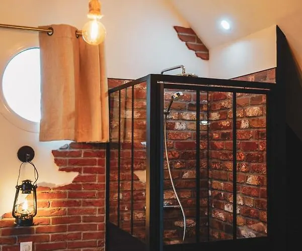 Le Saltimbanque - Du Moulin Couette-café 4*